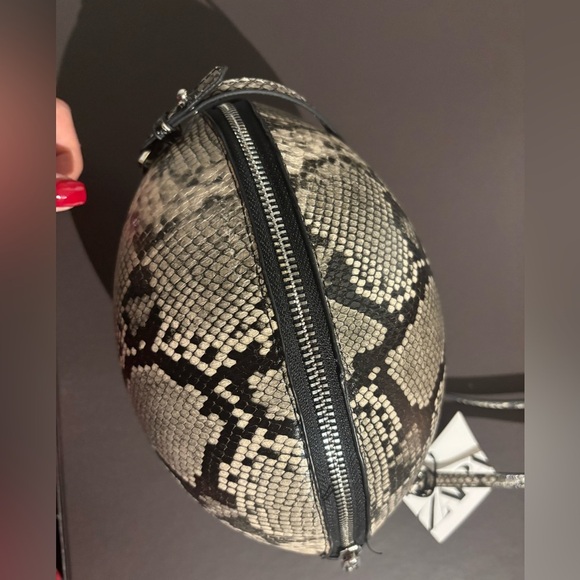 Brand New Zara Oval Crossbody – Animal Print Chic - Picture 8 of 8